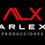 Logotipo de arlex producciones con tipografía roja y blanca en un fondo negro. Empresa que brinda servicio de renta de audio para eventos.