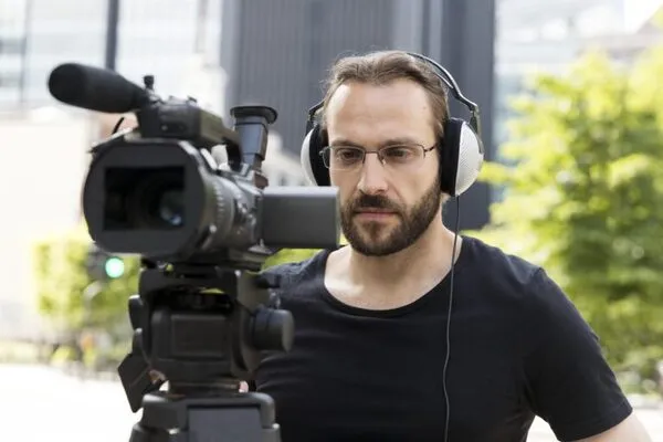 Fotografía de un Hombre del equipo ARLEX realizando servicio fotografía de eventos en México
