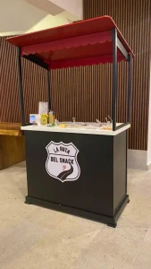 Fotografía del stand vacío de La ruta del snack para la barra de snacks de ARLEX en eventos sociales
