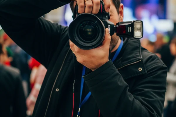 Collage de cuatro imágenes de diferentes tipos de fotografía profesional que realiza ARLEX en sus servicios