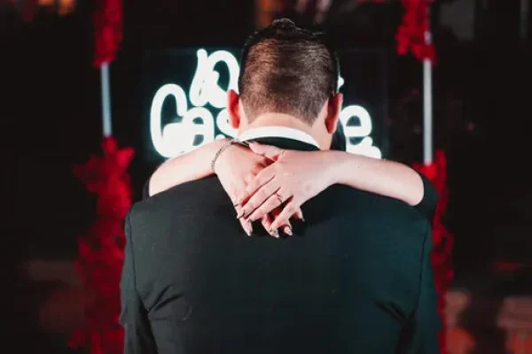 Fotografía durante una Sesión de fotos en pareja por parte de ARLEX productora audiovisual